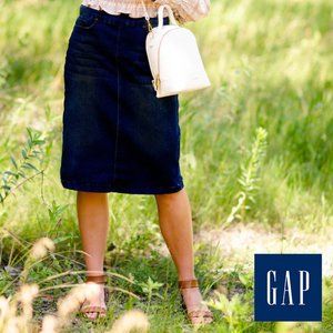 EUC! Gap Limited Edition mid rise denim skirt - sz. 8
